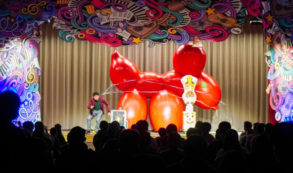 호반호텔앤리조트가 지난해 어린이날 진행한 버블쇼. 출처=호반호텔앤리조트