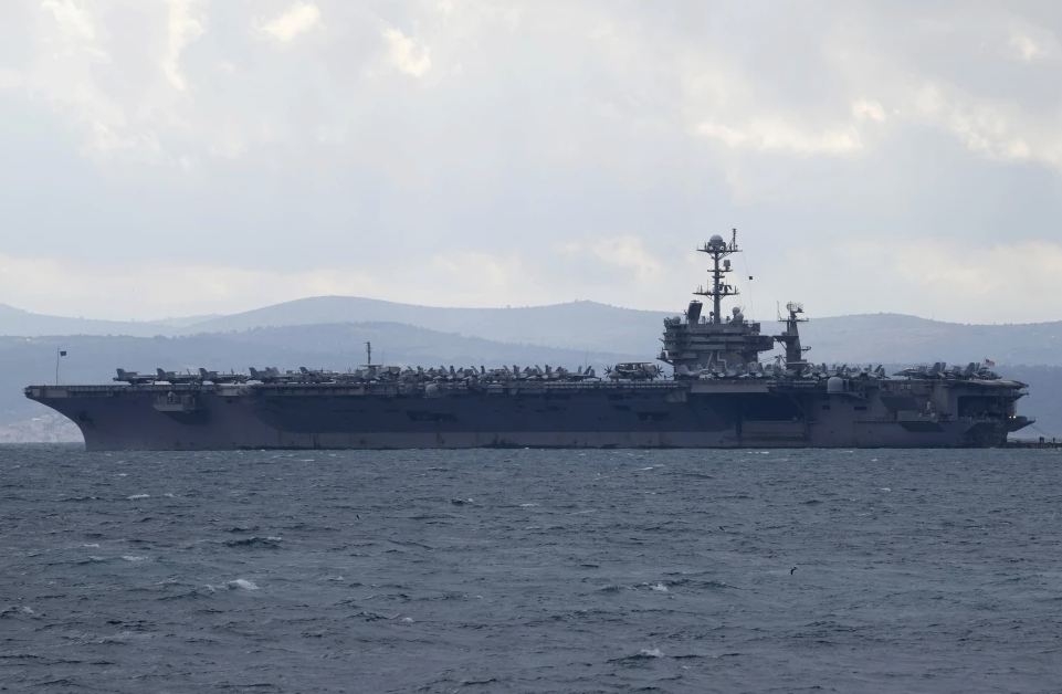 항공모함 USS 해리 S. 트루먼호가 2022년 2월 14일 크로아티아 스플리트 인근에 정박해 있다. AP 연합뉴스 항공모함 USS 해리 S. 트루먼호가 2022년 2월 14일 크로아티아 스플리트 인근에 정박해 있다. AP 연합뉴스