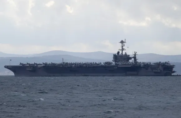 항공모함 USS 해리 S. 트루먼호가 2022년 2월 14일 크로아티아 스플리트 인근에 정박해 있다. AP 연합뉴스