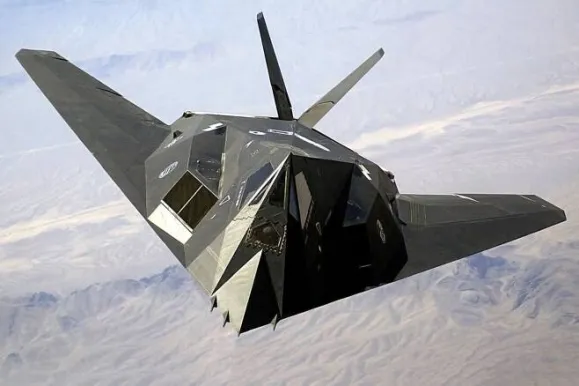 세계 최초의 스텔스 전폭기 F-117 나이트호크(Nighthawk). 미국 국방부 세계 최초의 스텔스 전폭기 F-117 나이트호크(Nighthawk). 미국 국방부