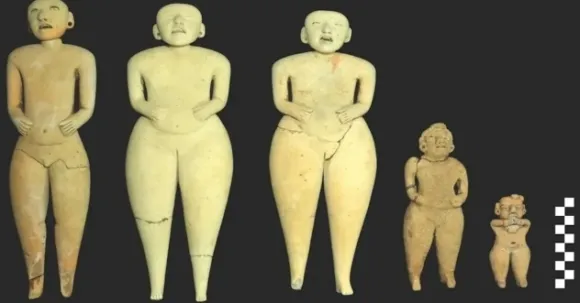 엘살바도르 피라미드에서 발견된 세라믹 인형들. 최소 2400년 전 유물로 추정되는 인형들은 새로운 고고학 학설을 만들 수도 있다는 기대감을 준다. 출처=파시 앤티쿼티