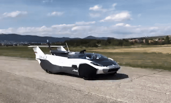 클라인비전의 에어카가 2020년 10월 첫 비행에 나선 모습. 출처=클라인비전