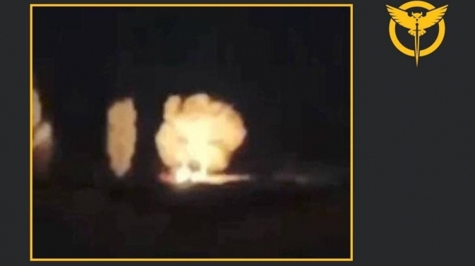 지난 20일 헤르손주(州) 임시 점령지의 스카토프스크와 안토니우카 인근 지역에서 차량에 타고 있던 러시아군 소속 특수부대 장교 4명이 우크라이나의 공격을 받고 사망했다는 주장이 나왔다. 사진은 사망한 장교 4명이 탑승해 있던 차량이 폭발하는 모습. 우크라이나 국방부 정보국 텔레그램 체포 지난 20일 헤르손주(州) 임시 점령지의 스카토프스크와 안토니우카 인근 지역에서 차량에 타고 있던 러시아군 소속 특수부대 장교 4명이 우크라이나의 공격을 받고 사망했다는 주장이 나왔다. 사진은 사망한 장교 4명이 탑승해 있던 차량이 폭발하는 모습. 우크라이나 국방부 정보국 텔레그램 체포