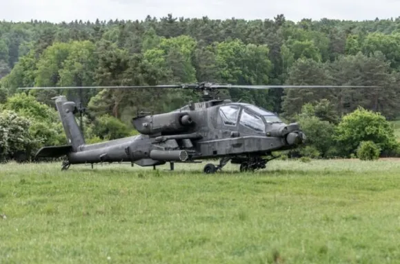 2023년 독일에서 훈련 중에 착륙하는 아파치 헬기(AH-64E). 출처=미 육군