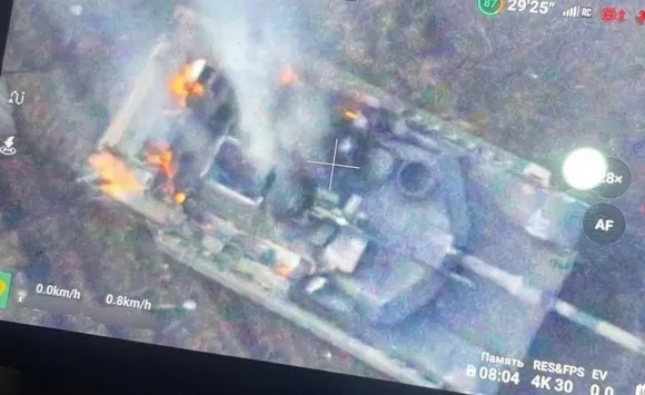 미국이 우크라이나에 제공한 에이브럼스 전차가 화염에 휩싸인 모습. 영상 캡처 미국이 우크라이나에 제공한 에이브럼스 전차가 화염에 휩싸인 모습. 영상 캡처