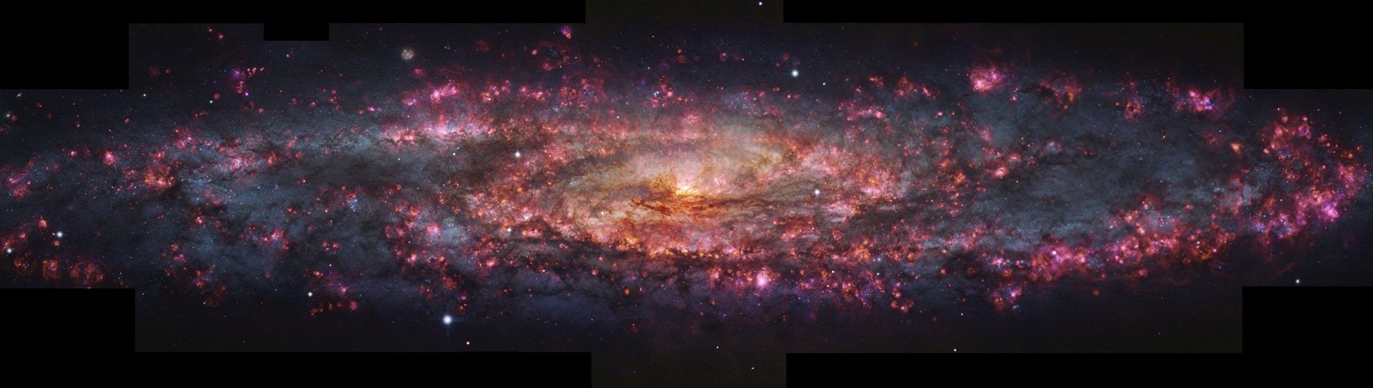 SPACE-EXPLORATION/GALAXY  유럽남방천문대(ESO)의 VLT로 촬영한 조각가자리 은하 전체 모습.  ESO/E. Congiu et al