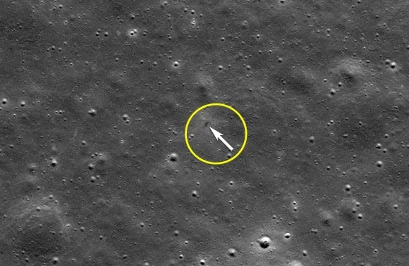 화살표 부근이  아이스페이스의 ‘리질리언스’(Resilience) 추락 현장이다.  NASA/Goddard/Arizona State University