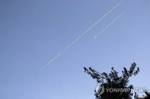 24일(현지시간) 이스라엘 예루살렘에서 목격된 이란 탄도미사일. UPI 연합뉴스