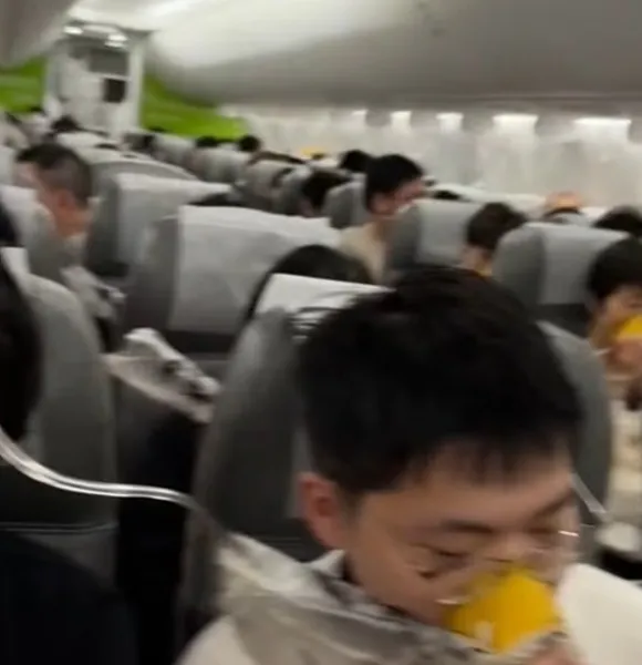 지난달 30일 오후 5시 49분쯤 상하이 푸둥공항에서 이륙한 스프링에어라인 여객기가 고도 1만 1000m에서 유압 시스템 이상으로 7000m 가량을 급강하했다. 사진은 사고 당시 기내 상황을 담은 모습. 엑스 캡처 지난달 30일 오후 5시 49분쯤 상하이 푸둥공항에서 이륙한 스프링에어라인 여객기가 고도 1만 1000m에서 유압 시스템 이상으로 7000m 가량을 급강하했다. 사진은 사고 당시 기내 상황을 담은 모습. 엑스 캡처