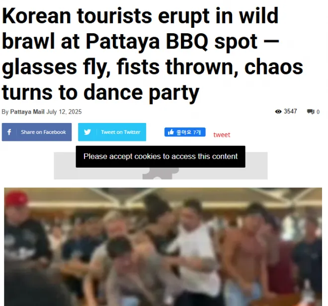 현지시간으로 11일 태국 파타야 식당에서 한국인 관광객들이 난투극을 벌이다 경찰에 체포됐다. 사건 현장을 담은 사진. 파타야메일 제공 현지시간으로 11일 태국 파타야 식당에서 한국인 관광객들이 난투극을 벌이다 경찰에 체포됐다. 사건 현장을 담은 사진. 파타야메일 제공