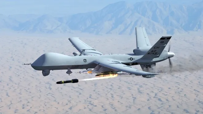 헬파이어 미사일을 발사하는 MQ-9 리퍼 무인기. 출처=미군