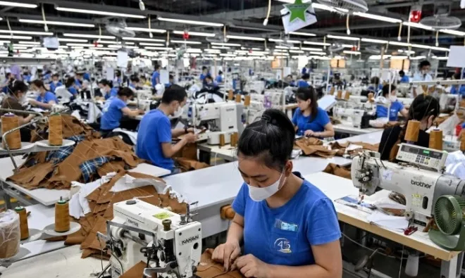 중국의 한 의류 공장 모습. 연합뉴스