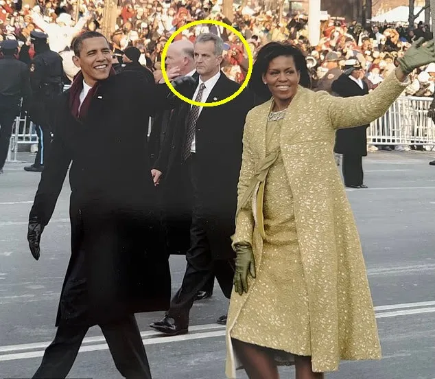 애슐리의 아버지(노란색 원)가 비밀경호국 요원 시절 버락 오바마 당시 대통령 부부의 경호를 맞고 있는 모습. 출처=애슐리