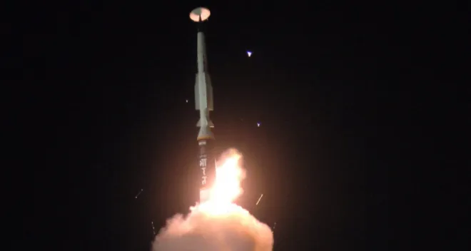 지난 14일(현지시간) 인도 국방연구개발기구(DRDO)의 ‘비슈누 프로젝트’를 통해 개발된 극초음속 순항미사일 ‘ET-LDHCM’이 시험 발사되는 모습. 영상 캡처 지난 14일(현지시간) 인도 국방연구개발기구(DRDO)의 ‘비슈누 프로젝트’를 통해 개발된 극초음속 순항미사일 ‘ET-LDHCM’이 시험 발사되는 모습. 영상 캡처