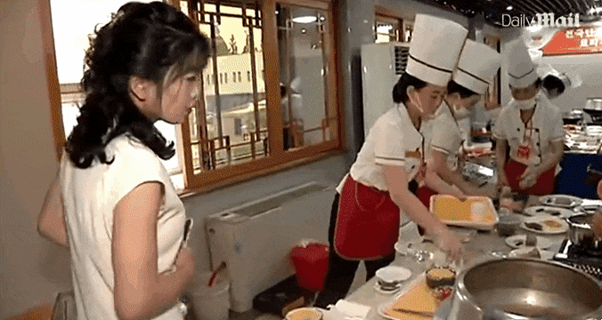 지난 15일부터 나흘간 북한 평양에서 진행된 ‘전국 단고기(개고기) 요리 경연’ 현장. 조선중앙TV 캡처 지난 15일부터 나흘간 북한 평양에서 진행된 ‘전국 단고기(개고기) 요리 경연’ 현장. 조선중앙TV 캡처