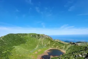 제주를 품은 신비로운 영산, 그 다채로운 매력 속으로