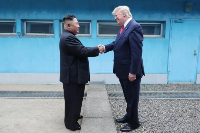 2019년 판문점에서 만난 북미 정상. 조선중앙통신 2019년 판문점에서 만난 북미 정상. 조선중앙통신