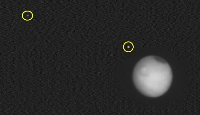 유로파 클리퍼가 촬영한 화성과 포보스(화성과 가까운 위성)와 데이모스. NASA / JPL-Caltech / ASU / SwRI