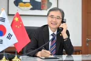 한중 외교장관 첫 통화서 “양국 관계, 제3국에 휘둘리지 말아야”…英 “대만 분쟁시 싸울 