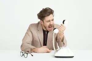 ‘여보세요 대신 침묵?’…Z세대 전화 통화 예절 논란