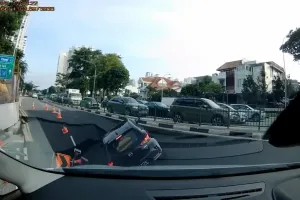 (영상) “한 끗 차이로 살았다”…싱가포르 싱크홀 사고 순간