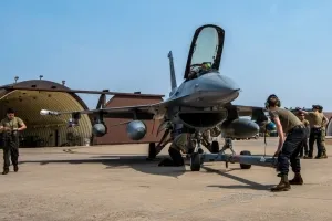F-16 전투기 31대 한자리에…오산에 ‘슈퍼 비행대대’ 떴다