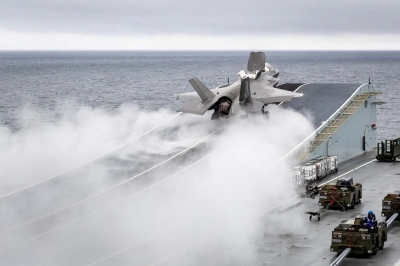 thumbnail - 또 멈춘 英 F-35B…이번엔 日 가고시마 활주로 점령