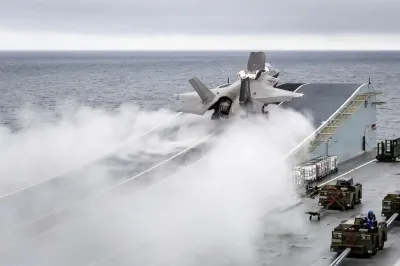 thumbnail - 또 멈춘 英 F-35B…이번엔 日 가고시마공항 활주로 20분 폐쇄