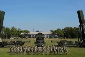 美 항공모함에 비수?…中 극비 초음속 미사일 ‘DF-100’ 공개