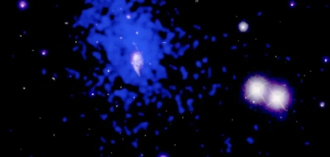 광학 망원경으로 본 은하단 CHIPS 1911+4455. NASA/ESA/Hubble Heritage Team 광학 망원경으로 본 은하단 CHIPS 1911+4455. NASA/ESA/Hubble Heritage Team