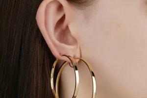 귀걸이가 노화를 부른다?…피부과 전문의가 밝힌 위험한 습관
