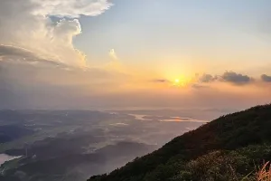 ‘서해의 등대’ 오서산, 금빛 물결로 물든 가을 풍경