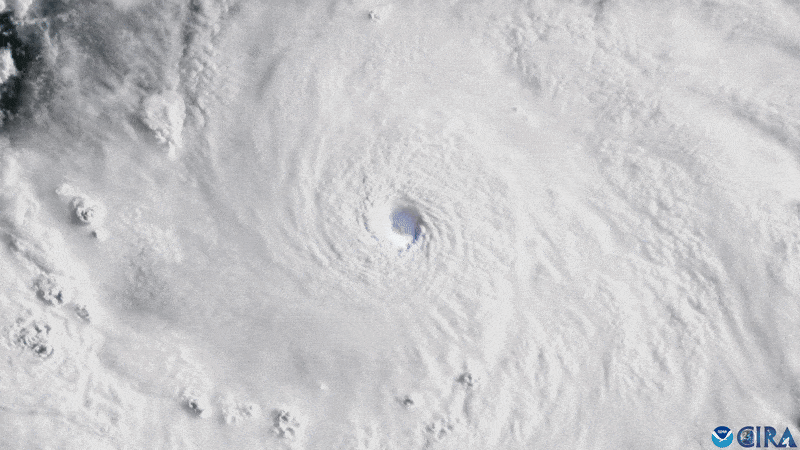 GOES-19가 허리케인 ‘에린’의 눈에서 번쩍하고 번개가 치는 모습을 촬영했다. CSU/CIRA & NOAA GOES-19가 허리케인 ‘에린’의 눈에서 번쩍하고 번개가 치는 모습을 촬영했다. CSU/CIRA & NOAA