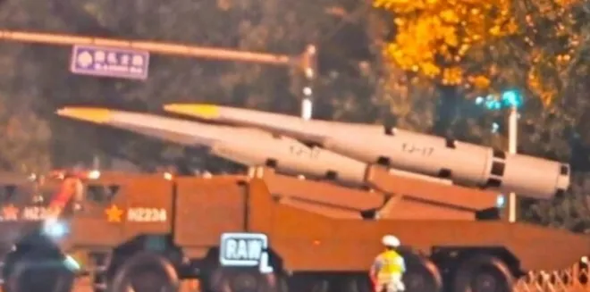 열병식 예행연습 중 YJ-17 계열 미사일이 탑재된 트럭을 촬영한 장면. 출처=엑스(옛 트위터)