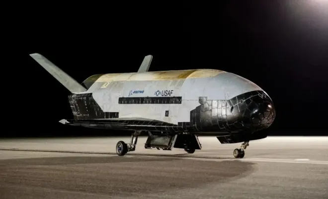 2022년 11월 12일 지구로 귀환한 X-37B. 미 공군 제공 2022년 11월 12일 지구로 귀환한 X-37B. 미 공군 제공