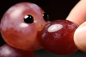 과일이 과일을 먹는 기괴한 ‘AI 먹방’ 유행