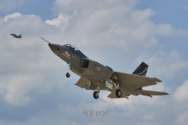 비행하는 KF-21. 방위사업청 제공 비행하는 KF-21. 방위사업청 제공