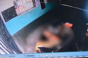 (영상) 망치로 교도관 머리 때리고…CCTV 포착된 충격 탈
