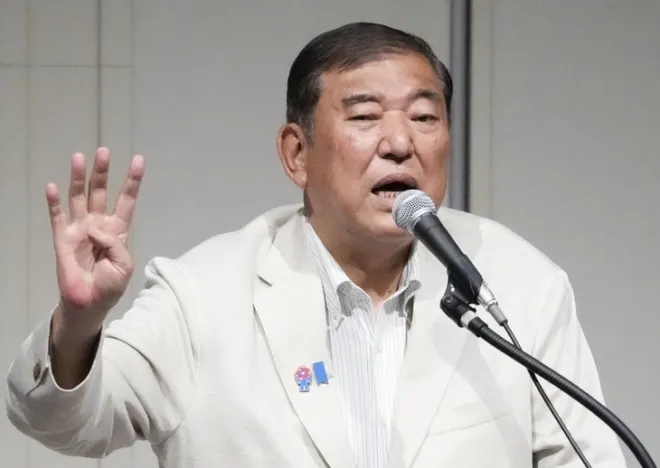 참의원 선거에서 패배한 이시바 시게루 일본 총리가 지난 7월 17일 나가사키시에서 연설하고 있다. 연합뉴스 참의원 선거에서 패배한 이시바 시게루 일본 총리가 지난 7월 17일 나가사키시에서 연설하고 있다. 연합뉴스