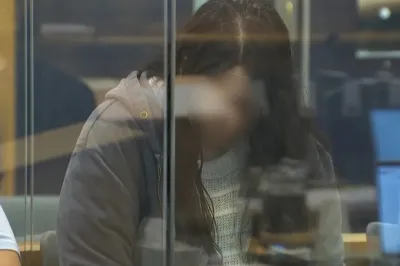 thumbnail - “유죄냐” 묻자 고개만 저은 한국계 여성…뉴질랜드 ‘가방 속 시신’ 재판 개시