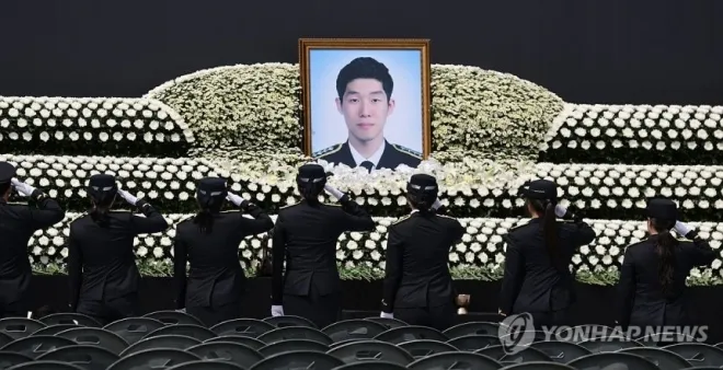 갯벌 고립 노인 구하다 숨진 고 이재석 경사 영결식 엄수. 연합뉴스