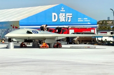 thumbnail - 中, 쌍발 ‘플라잉윙 스텔스 드론’ 깜짝 공개…美와 정반대 행보