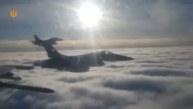 러시아 공습 대응 임무에 투입된 F-16 전투기 편대. 출처=우크라이나 공군 텔레그램 러시아 공습 대응 임무에 투입된 F-16 전투기 편대. 출처=우크라이나 공군 텔레그램