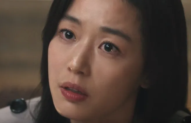디즈니+ 오리지널 드라마 북극성에 출연한 배우 전지현. 디즈니+