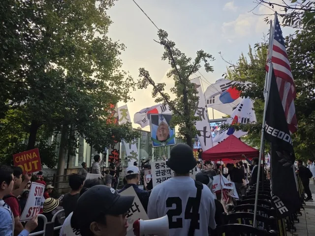 민초결사대가 지난 29일 오후 서울 영등포구 여의도동에서 연 집회 민초결사대가 지난 29일 오후 서울 영등포구 여의도동에서 연 집회