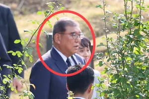 “현직 총리 중 최초”…日 이시바 총리, 한국인 묘소 직접 참배했다