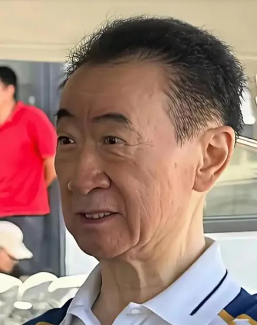 지난 8월 언론에 모습을 드러낸 왕젠린 회장. 과거 건장했던 모습은 온데간데 없이 야윈 모습에 안타까움을 더했다. 바이두