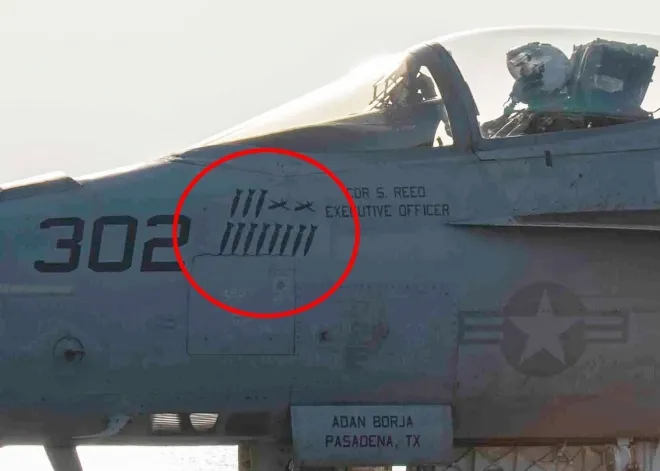 미 해군 항공모함 드와이트 아이젠하워에 배치된 한 F/A-18E 슈퍼호넷 전투기의 측면에 드론 2대와 미사일 11발이 그려져 있다. 미 해군 제공 미 해군 항공모함 드와이트 아이젠하워에 배치된 한 F/A-18E 슈퍼호넷 전투기의 측면에 드론 2대와 미사일 11발이 그려져 있다. 미 해군 제공