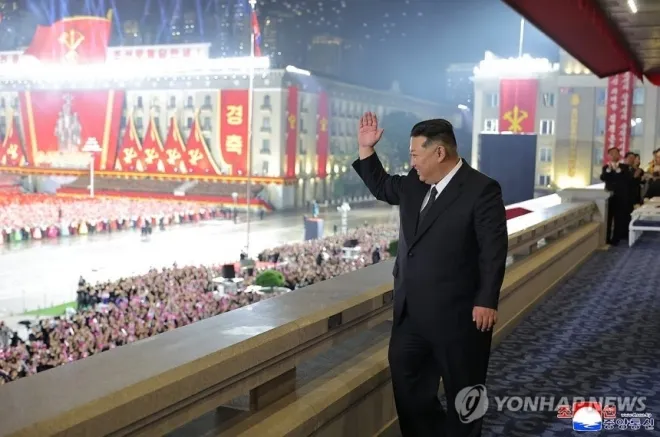 지난 10일 김일성광장에서 노동당 창건 80주년 경축 열병식이 성대히 거행됐다고 조선중앙통신이 11일 보도했다. 연합뉴스 지난 10일 김일성광장에서 노동당 창건 80주년 경축 열병식이 성대히 거행됐다고 조선중앙통신이 11일 보도했다. 연합뉴스