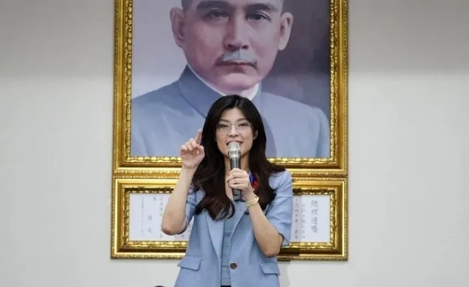 대만 제1야당 국민당의 신임 당수로 정리원(鄭麗文) 전 입법위원(국회의원)이 18일(현지 시간) 선출됐다. 타이베이 AP 뉴시스